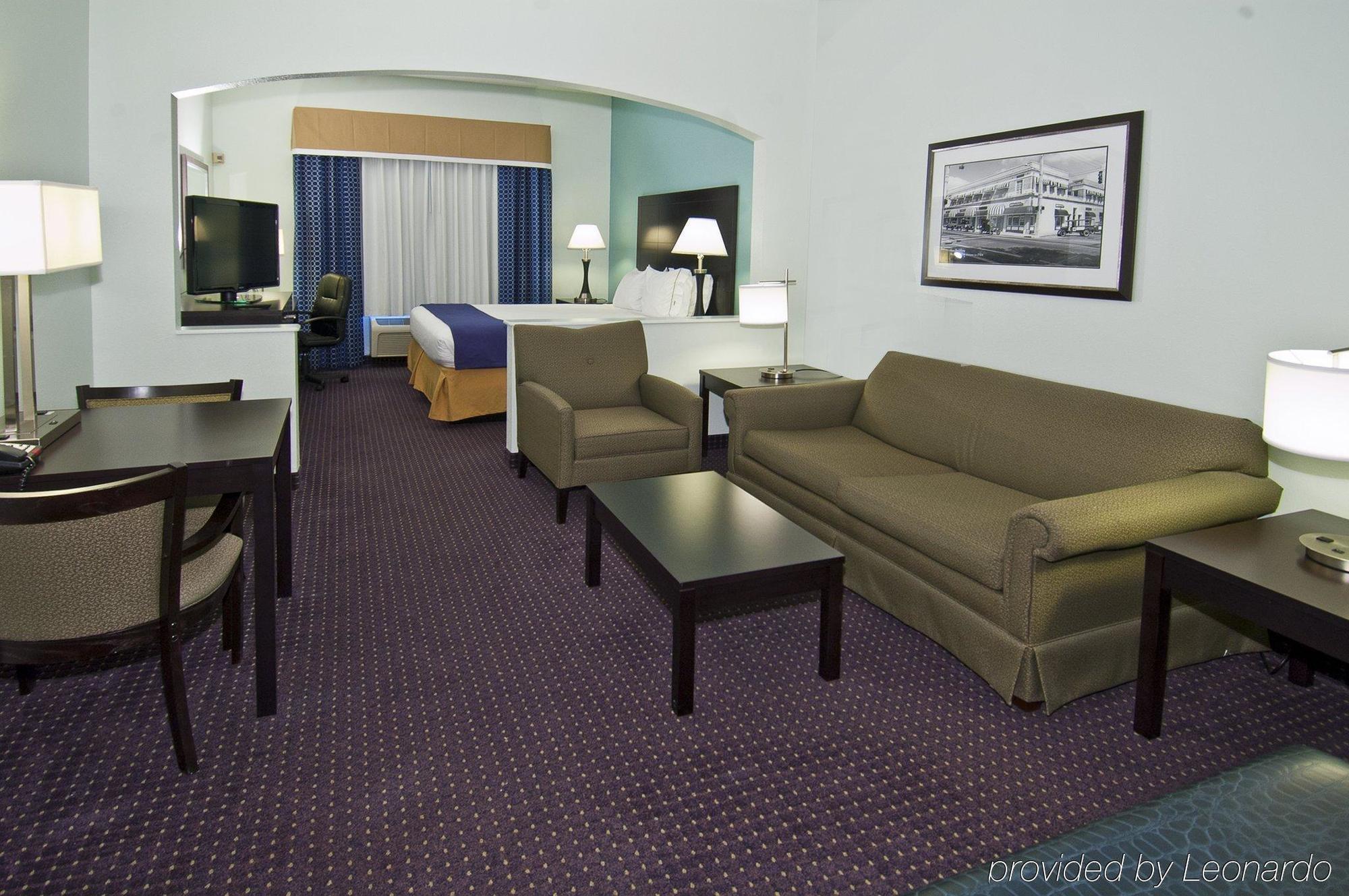 Holiday Inn Express & Suites Plant City By Ihg Exterior photo