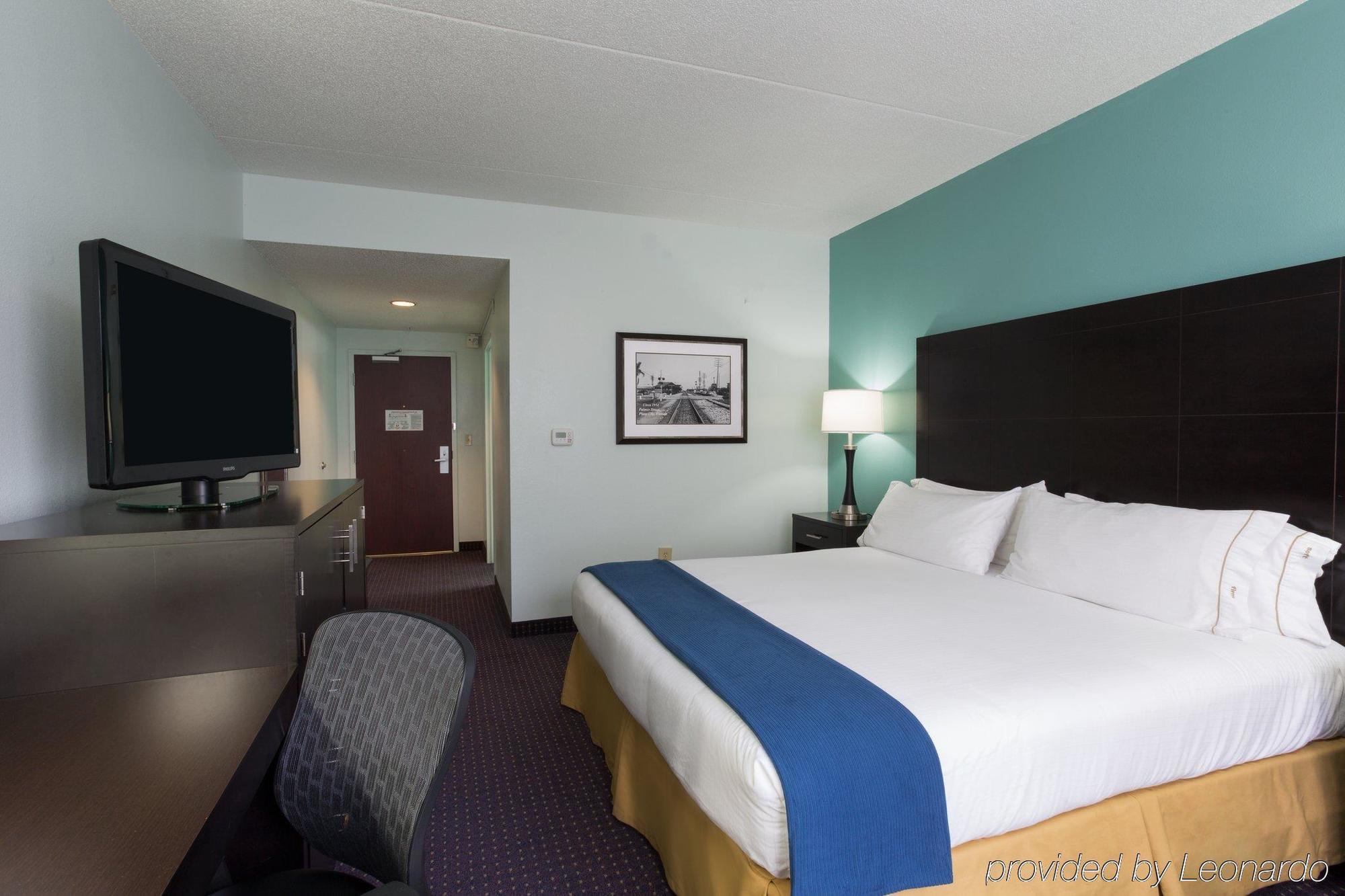 Holiday Inn Express & Suites Plant City By Ihg Exterior photo