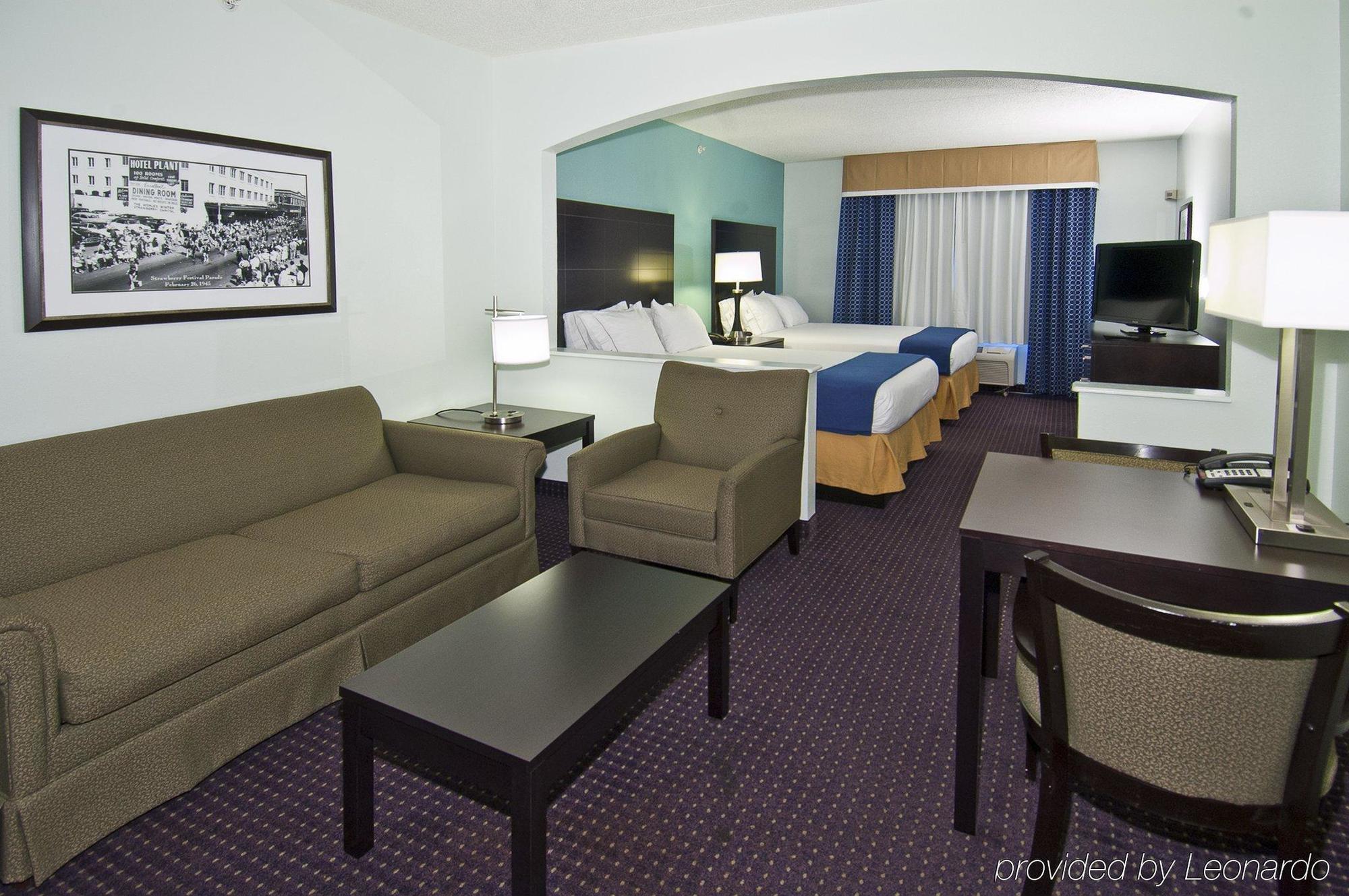 Holiday Inn Express & Suites Plant City By Ihg Exterior photo